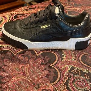 Women size 81/2 worn a couple of times.